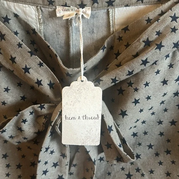 Hem & Thread Shorts Tan With Black Star Pattern Side Zipper Womens Size Large - Picture 7 of 11